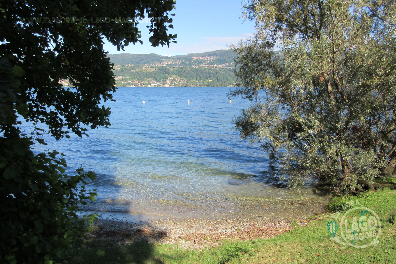 Spiaggia dei Caravalle Ranco Lago Maggiore Spiaggia dei Caravalle Ranco Lago Maggiore