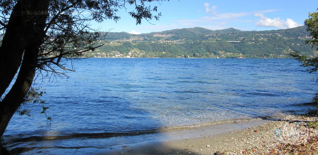 Spiaggia dei Caravalle a Ranco sul Lago Maggiore